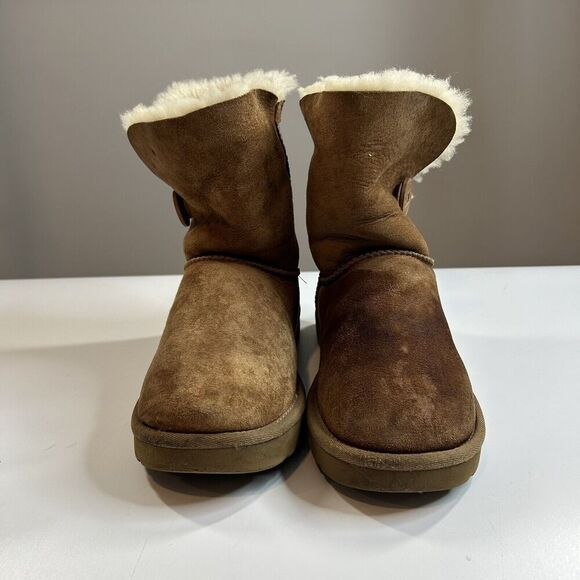 UGG Short Bailey Button Boots Womens 8 Chestnut Suede Shearling Flawed - Picture 2 of 8